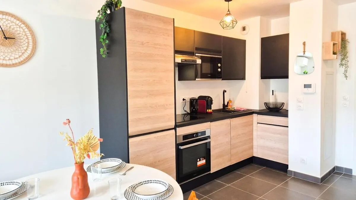 Joli Appartement Avec Terrasse - Climatisation Drap Apartment